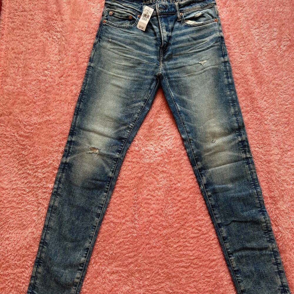 🆕 American Eagle Men’s Distressed Jeans – Size 30x32